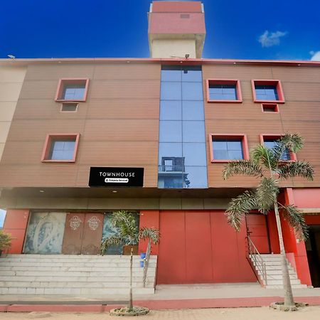 Super Townhouse Gida Near Rto Office Hotel Горакпур Екстериор снимка