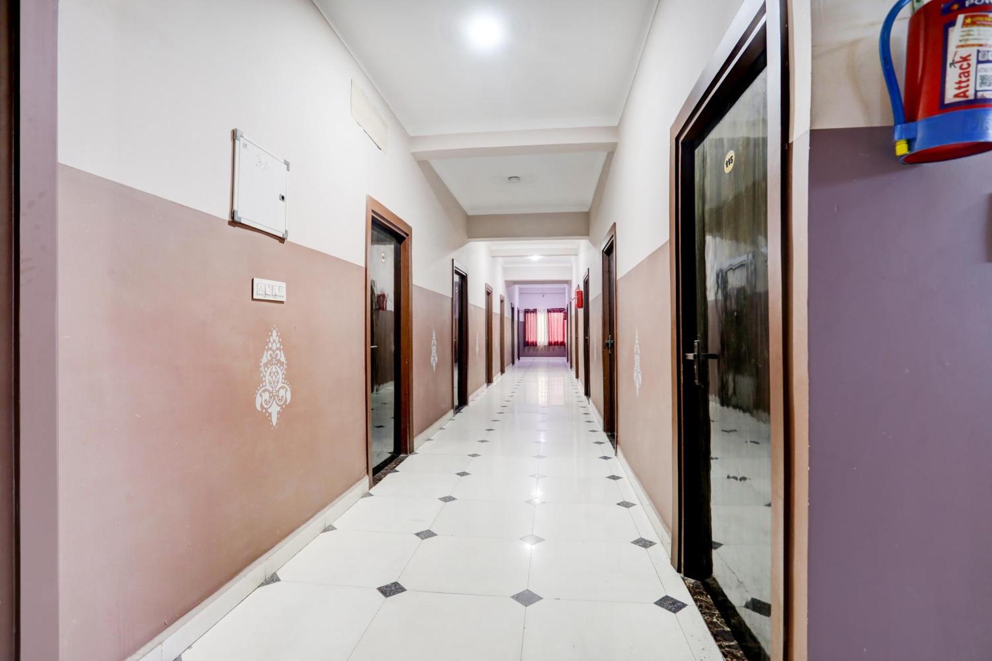 Super Townhouse Gida Near Rto Office Hotel Горакпур Екстериор снимка