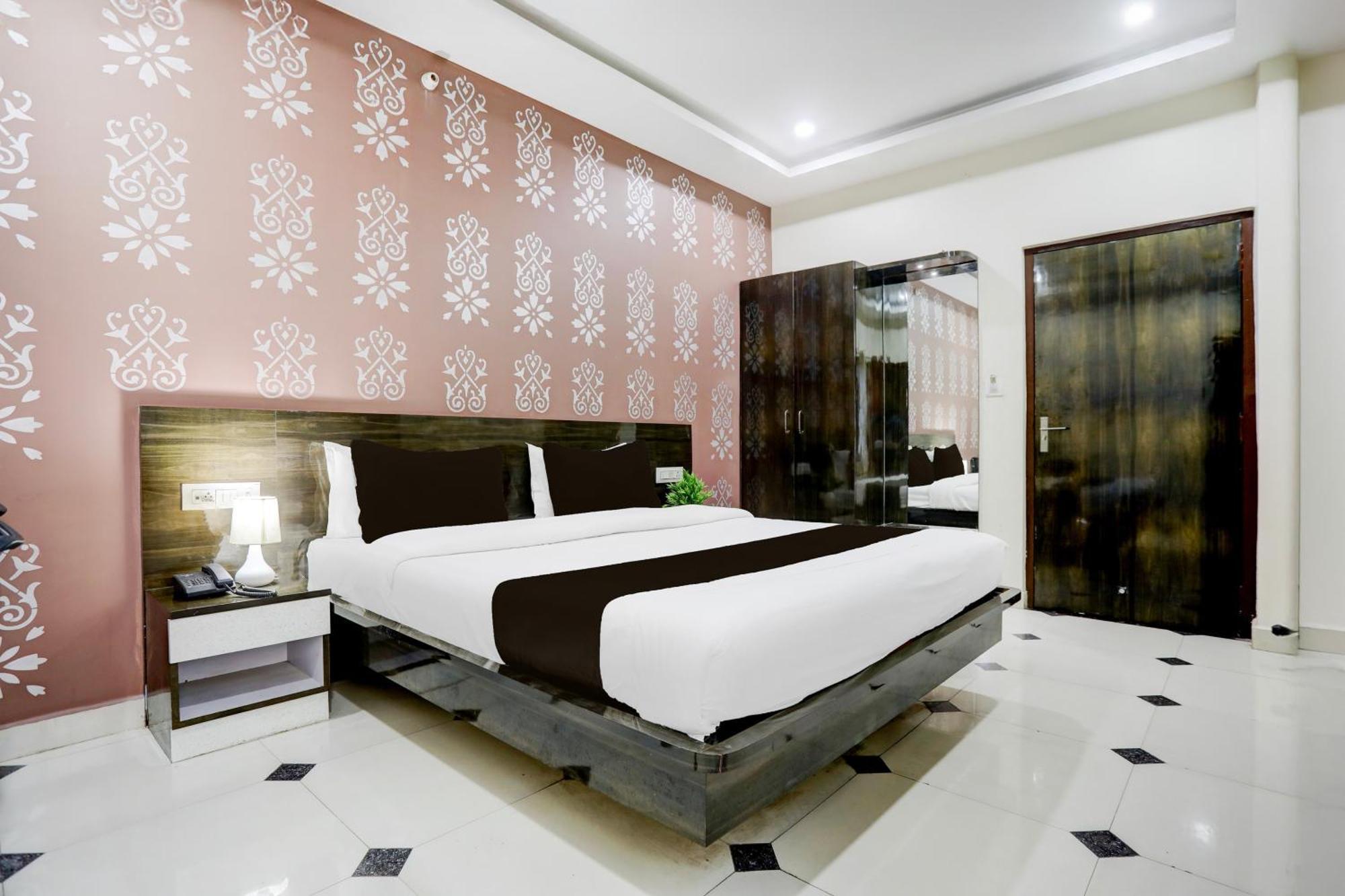 Super Townhouse Gida Near Rto Office Hotel Горакпур Екстериор снимка