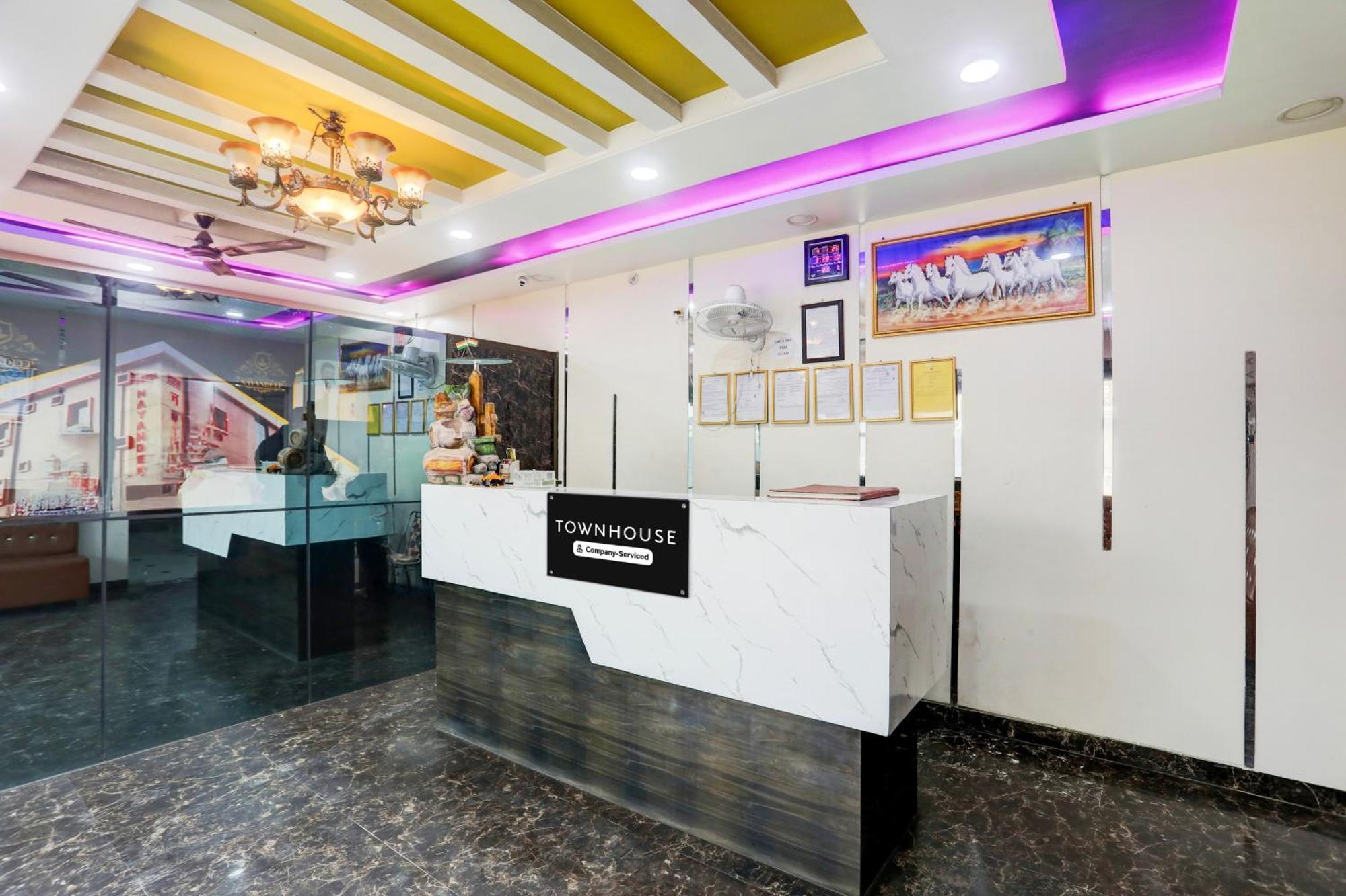 Super Townhouse Gida Near Rto Office Hotel Горакпур Екстериор снимка