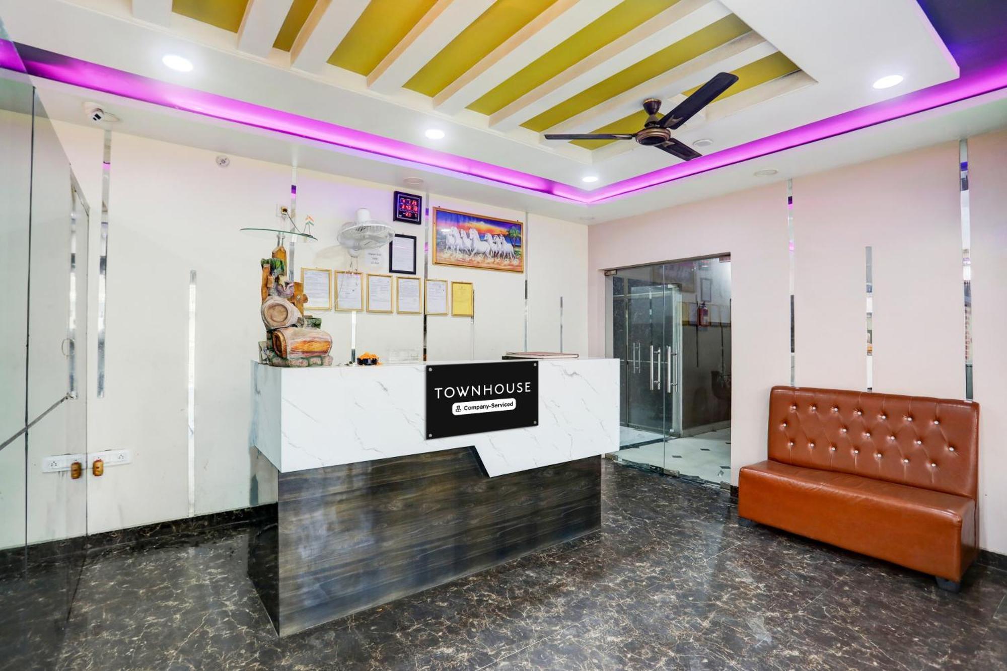 Super Townhouse Gida Near Rto Office Hotel Горакпур Екстериор снимка