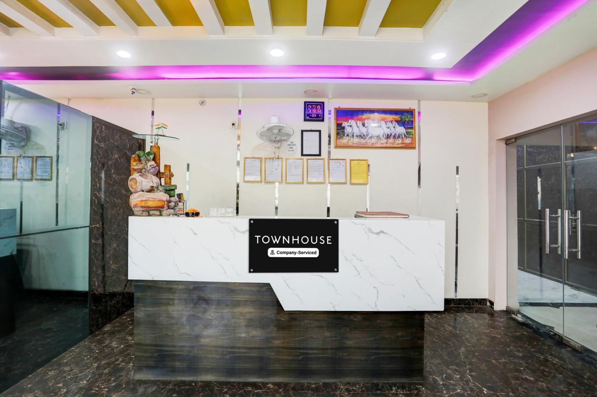 Super Townhouse Gida Near Rto Office Hotel Горакпур Екстериор снимка