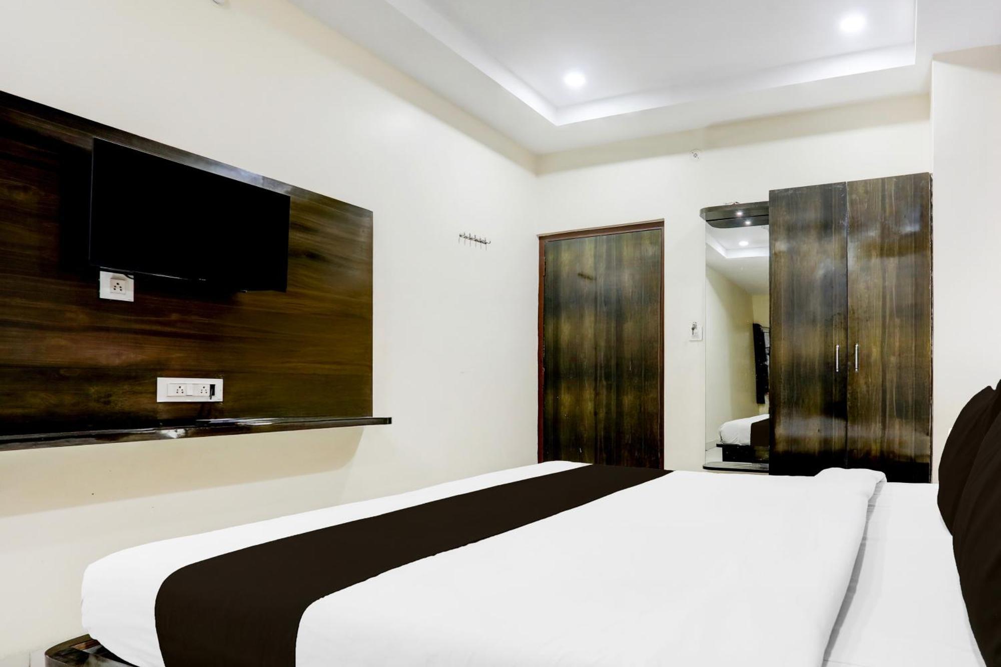 Super Townhouse Gida Near Rto Office Hotel Горакпур Екстериор снимка