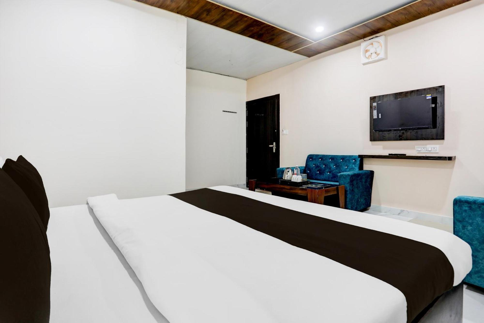 Super Townhouse Gida Near Rto Office Hotel Горакпур Екстериор снимка