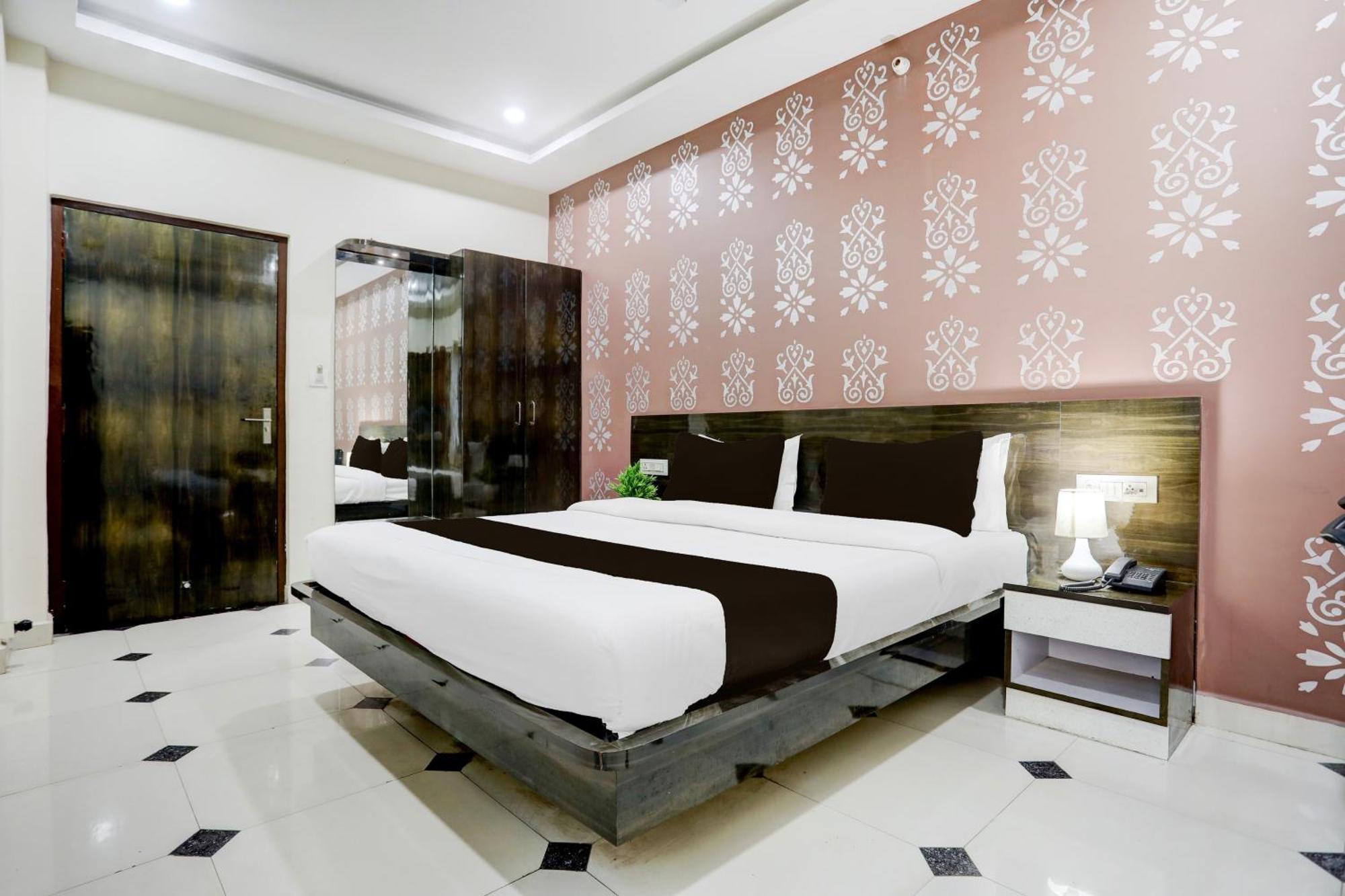 Super Townhouse Gida Near Rto Office Hotel Горакпур Екстериор снимка