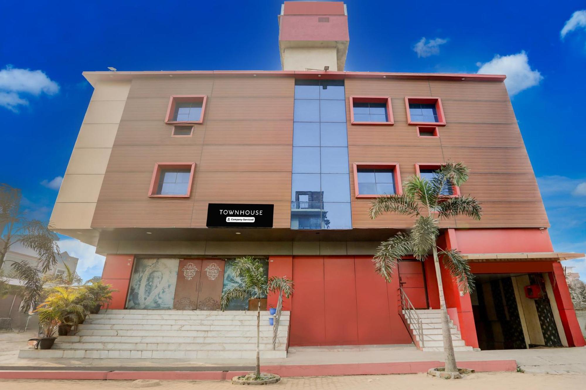 Super Townhouse Gida Near Rto Office Hotel Горакпур Екстериор снимка