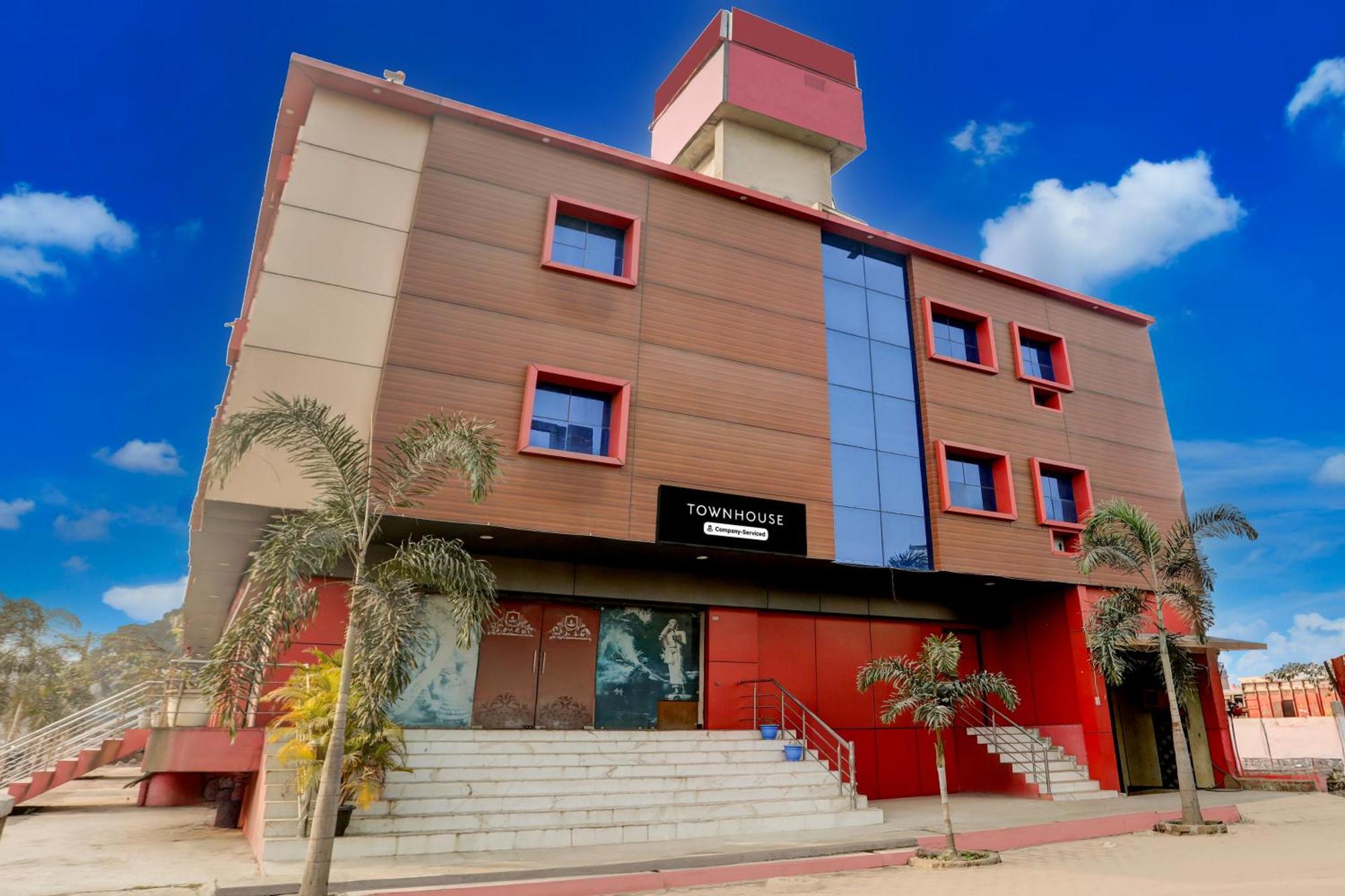 Super Townhouse Gida Near Rto Office Hotel Горакпур Екстериор снимка
