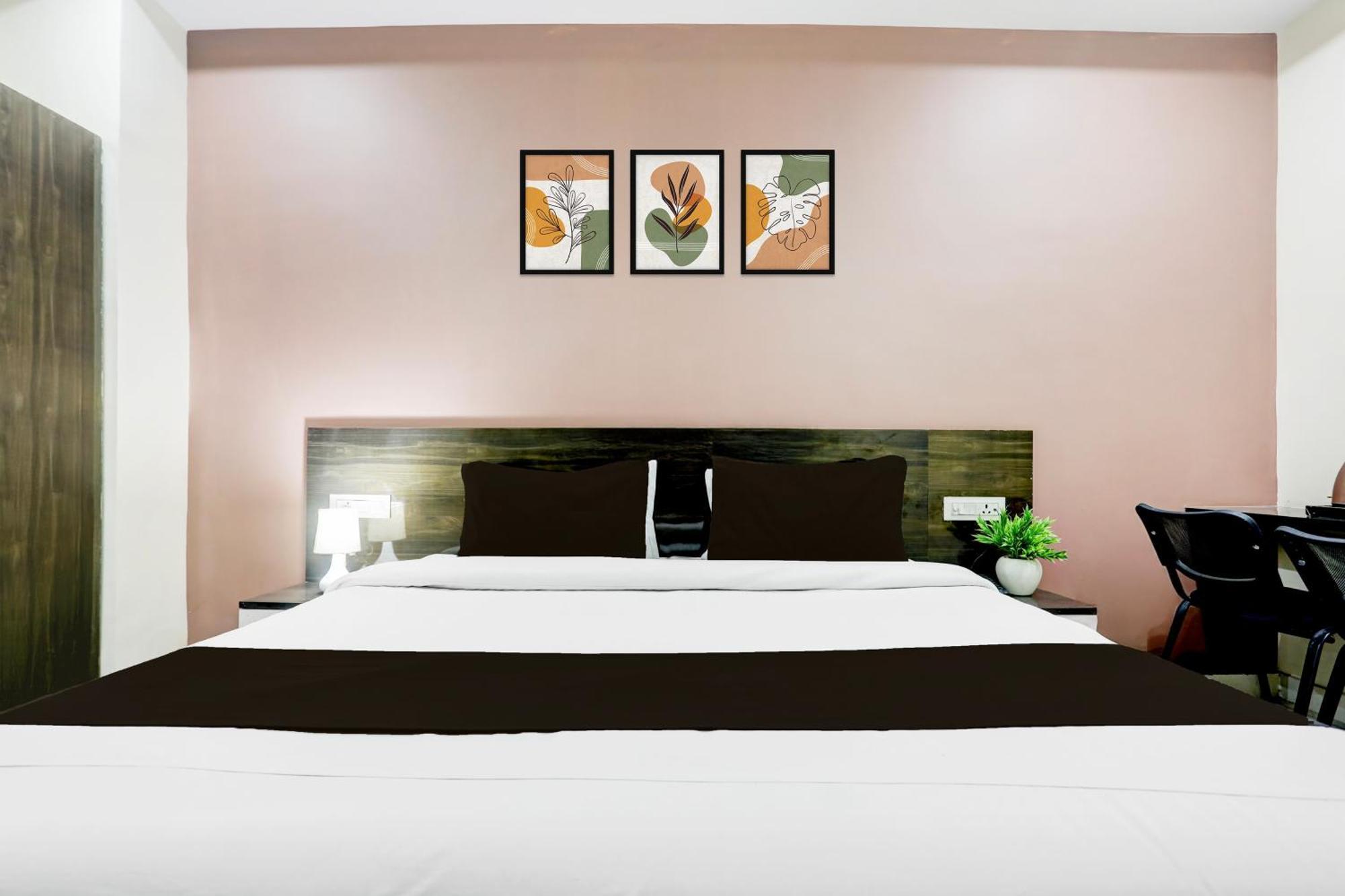 Super Townhouse Gida Near Rto Office Hotel Горакпур Екстериор снимка