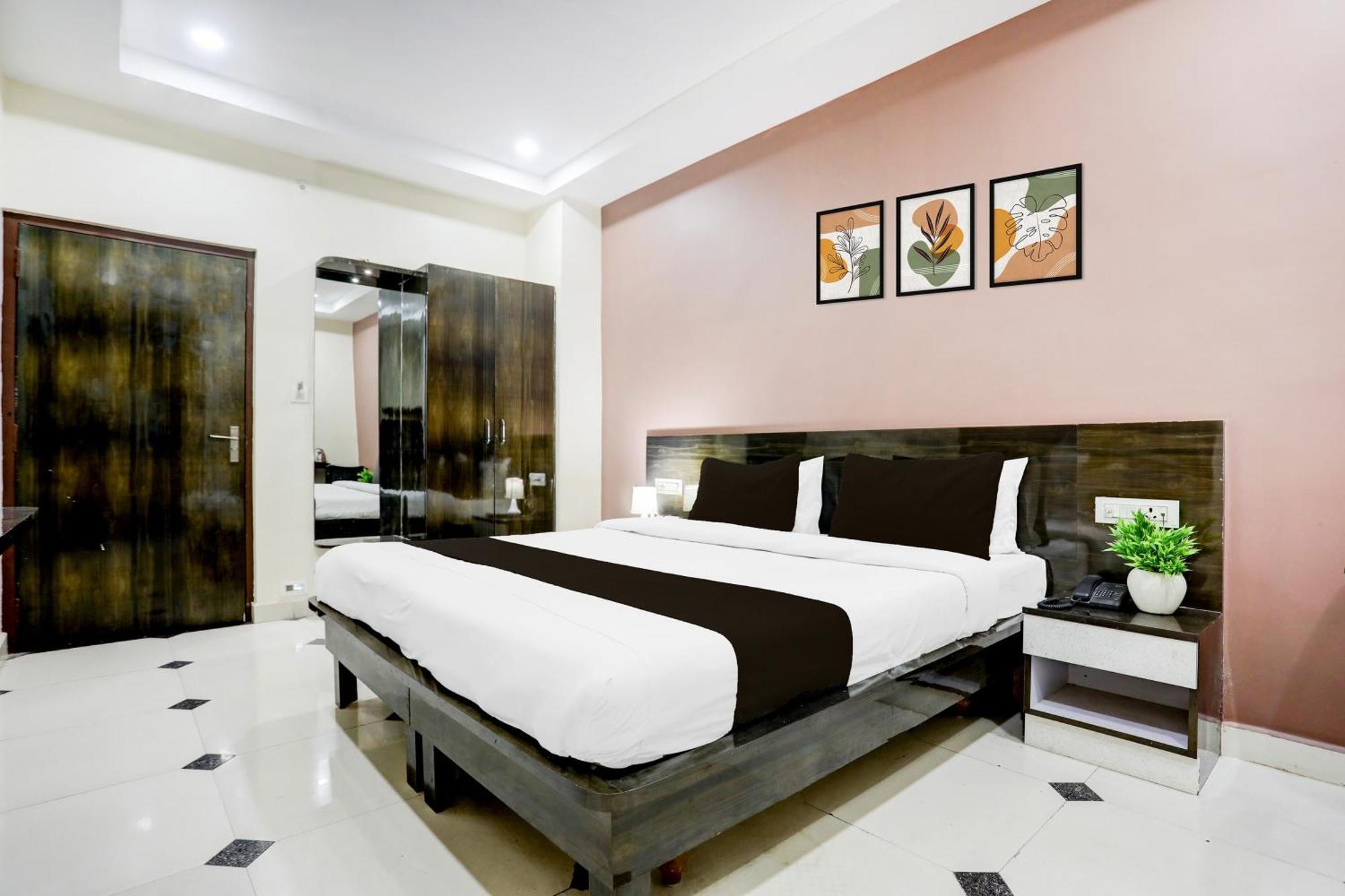 Super Townhouse Gida Near Rto Office Hotel Горакпур Екстериор снимка